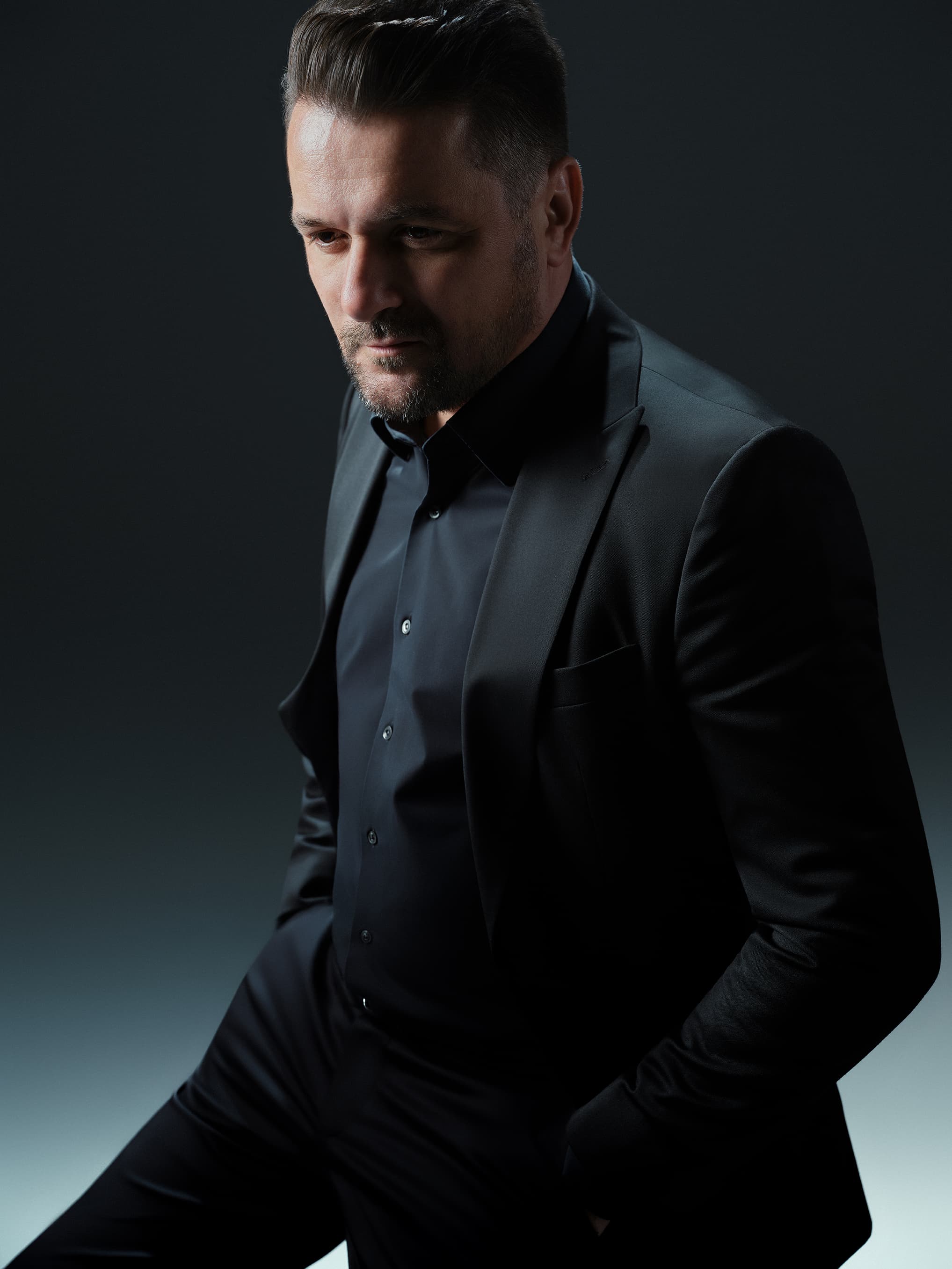 Radu Ionuț, fotografie oficială 5